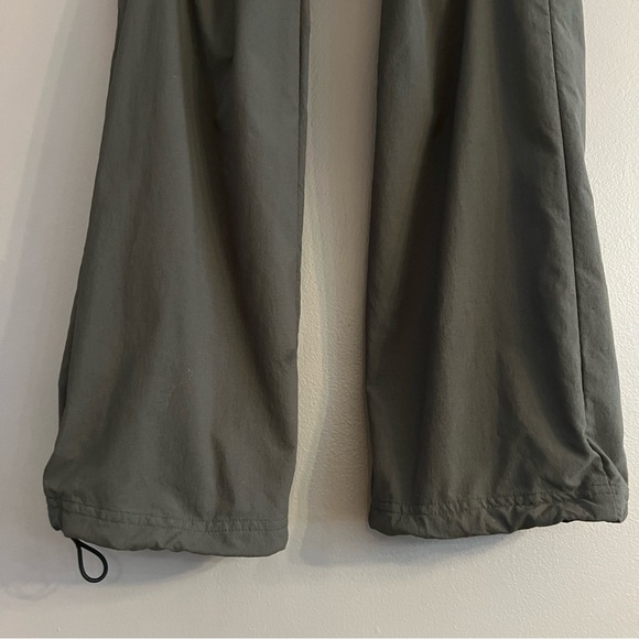 REI Womens Cargo Pants Outdoor Hiking UPF 30+ Bungee Cuffs Green Sz 2 - Picture 5 of 11
